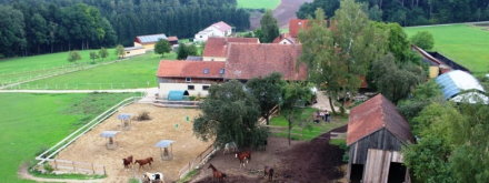 Der WUTZLHOF auf der Jurahochfläche bei Regensburg